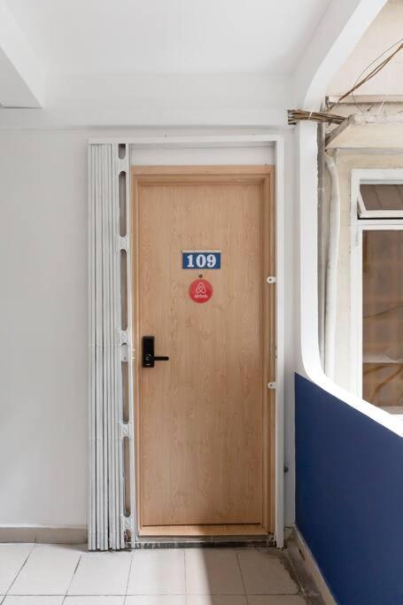 Modern, Cozy & Fully Equipped 2Br Apt In D4, 5M To D1 호치민 외부 사진